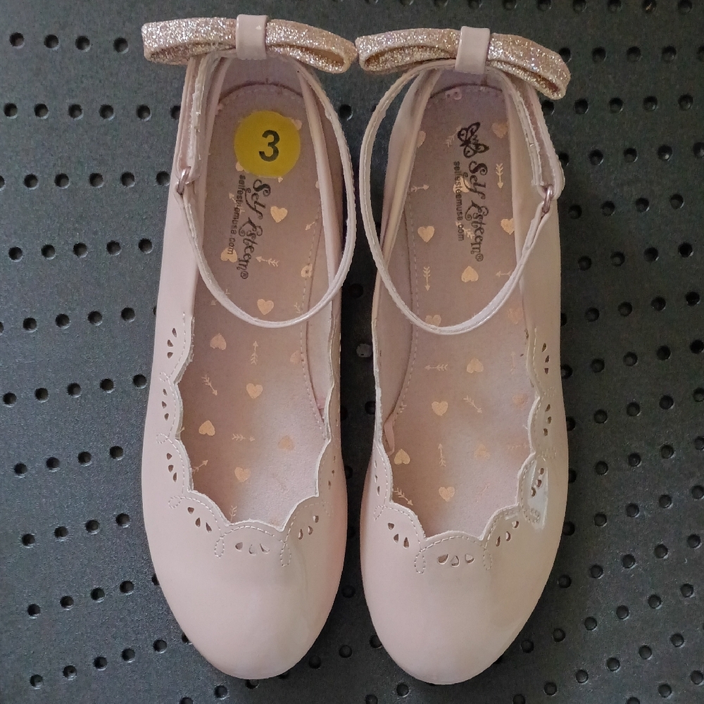 Self Esteem Girls Pale Pink Mary Jane Dress Shoes with Glitter Bow. Size 3.
